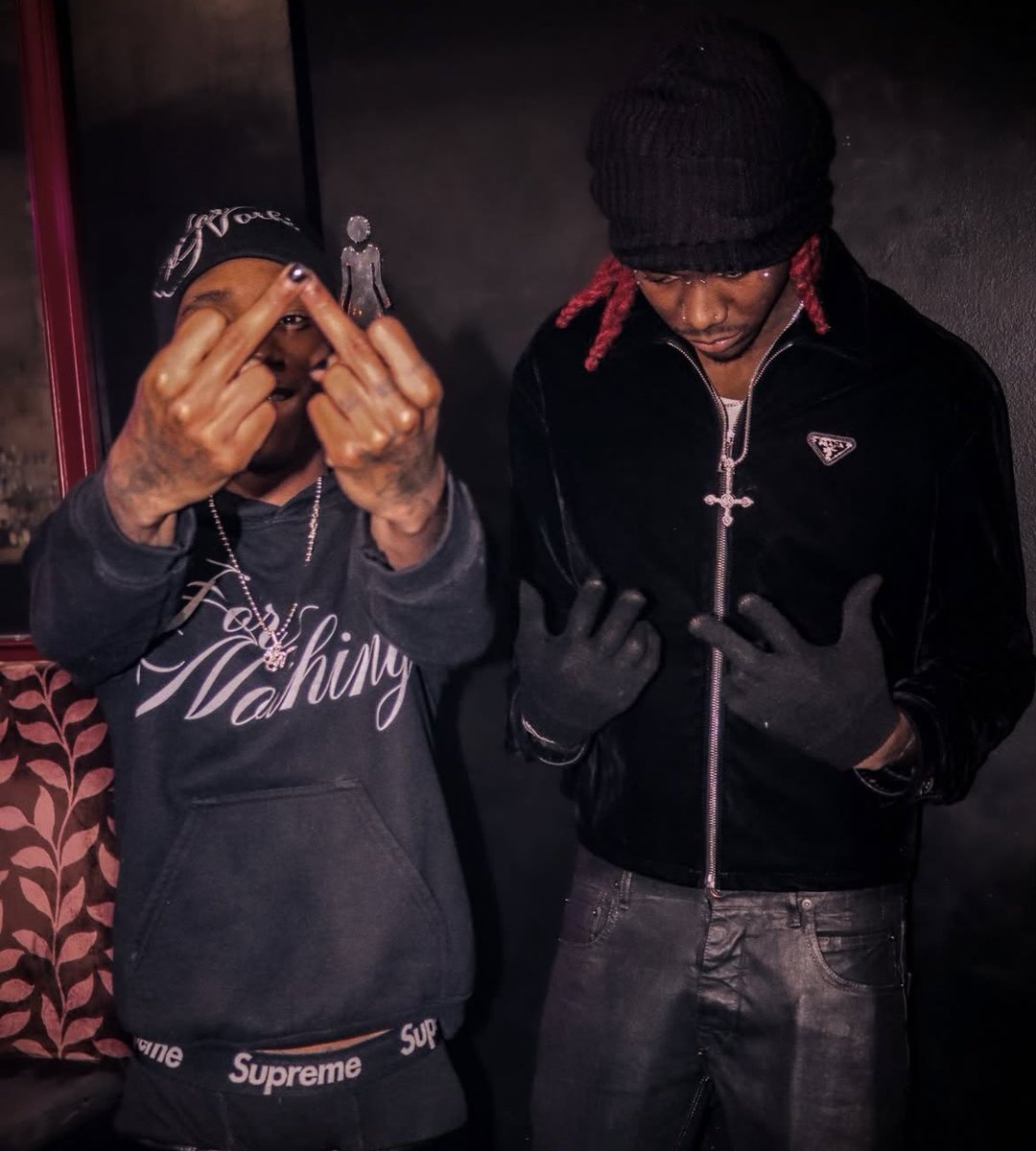 IBECAMERED's tweet image. We sold dat bitch out too.