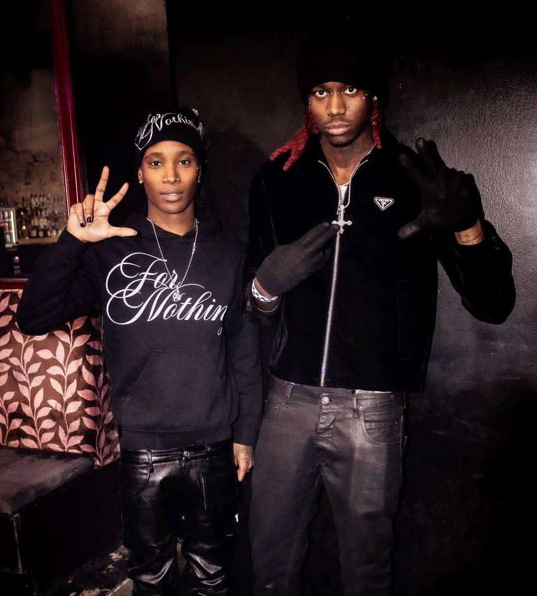 IBECAMERED's tweet image. We sold dat bitch out too.