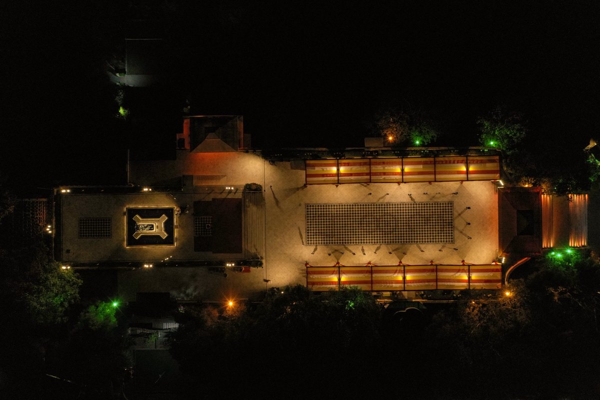 This glow hits different. When heritage meets modern illumination, the night tells a story of pride, precision, and timeless beauty. A contemporary perspective of a timeless landmark.