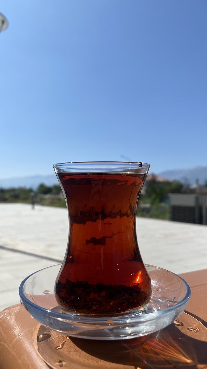 Hava soğuk olsa da 
Ruhumuzu ısıtan dostlar olmalı etrafımızda 

Sıcacık #günaydın diyelim yeni günün sabahında