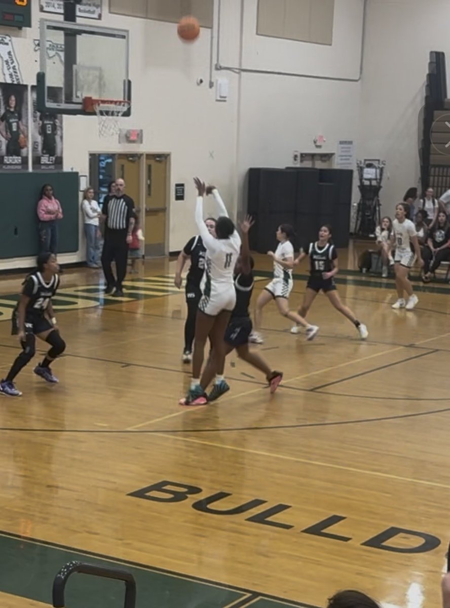 gessicah2027's tweet photo. Mike Doyle Memorial Shootout @mel_girlsBB what a game!!?? vs West Shore 😮#lotsofenergy 🔥🔥Came up short one point (51-52). Great game! #gobulldogs @nextlevelhoopzz @PGHFlorida @BFishHoops @DuvalElite @hunterkeithl @CoachQswader @JrAllStarBB @SUTSReport @cdfrancois https://t.co/pzfvOwb7Rr