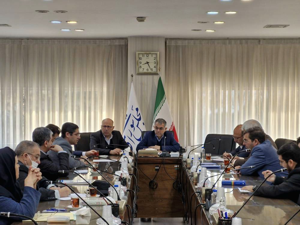 sodeif_badri's tweet photo. در نشستی با معاونین وزرای صمت،اقتصاد و جهاد،چالش‌های صادرات بویژه در بخش کشاورزی را دقیق و بدون تعارف مرور کردیم.معتقدم در شرایط تحریم، مسئله اصلی مدیریت هوشمند تحریم‌هاست.هر مسئول باید در جایگاه خود یک فرمانده اقتصادی باشد چون با منطق عادی نمی‌شود یک وضعیت غیرعادی را اداره کرد. https://t.co/yxlVgpcGBR