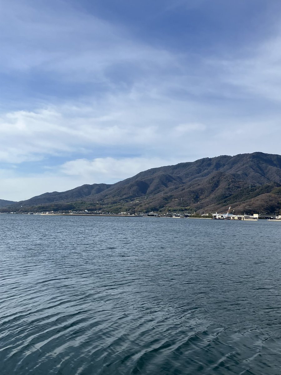 torapanda_TK's tweet photo. 小豆島を散策。日和も良く比較的暖かな日でとても気持ち良かった。近年できた書店があるらしいと聞いたので行ってみたかったが、残念ながら本日臨時休業… https://t.co/9ewiIEE5BI
