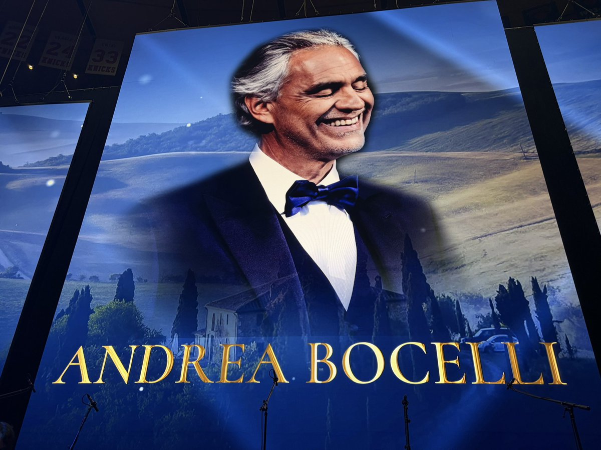 eddyviola's tweet photo. Grateful for to play another year with Andrea Bocelli with so many amazing friends/ colleagues after all this time! It’s always such a thrill to share the stage with so much talent all around Bravi Tutti and happy holidays  #bocelli #madisonsquaregarden #nyc #viola #orchestra https://t.co/PwIbFfwmIk