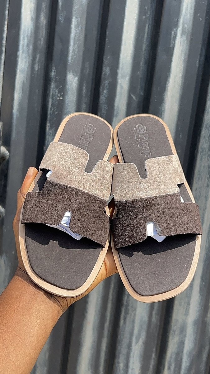 only1_sewa's tweet image. HANDMADE FOOTWEAR IN OSOGBO (Aregbe)

Couple Pairs 🤎

I absolutely love a lady who spoils her partner 🥰
My PurpFam ladies are the real odogwu🙌

Price: 30,000 for both pairs.

We’re currently taking orders for next year’s delivery only.
Production resumes January 5th.