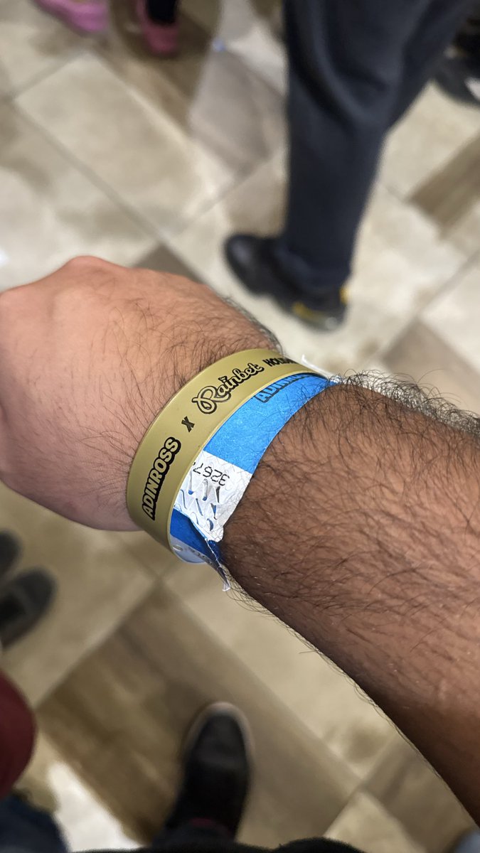 NotFriendsGG's tweet photo. @TheGreeny777 @Kick_Champ I’m waiting for a reply from him too I was in line with my son waiting with a group of 15 to go into that room in the video cops just came and said it was shutdown and to leave https://t.co/Hf86R0HlaH