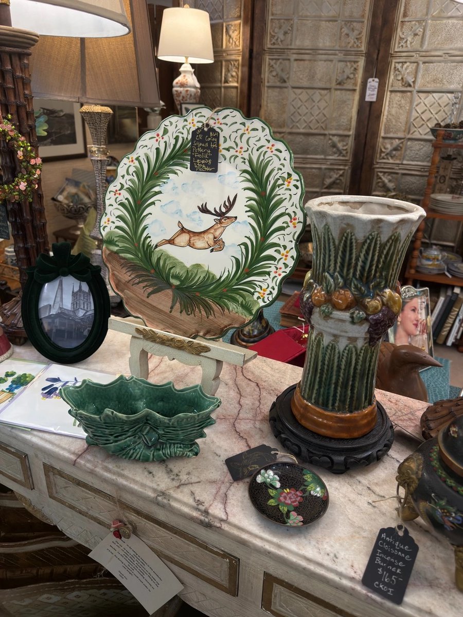 ShopLocRaleigh's tweet photo. Still checking names off your gift list?🎁 Don’t stress! Raleigh’s local gift shops are full of thoughtful, one-of-a-kind finds that make it look like you planned ahead. 😉 

Find more local spots to support in our Gift Guide: https://t.co/irkzcAEEgs https://t.co/pAJGsfE9vA