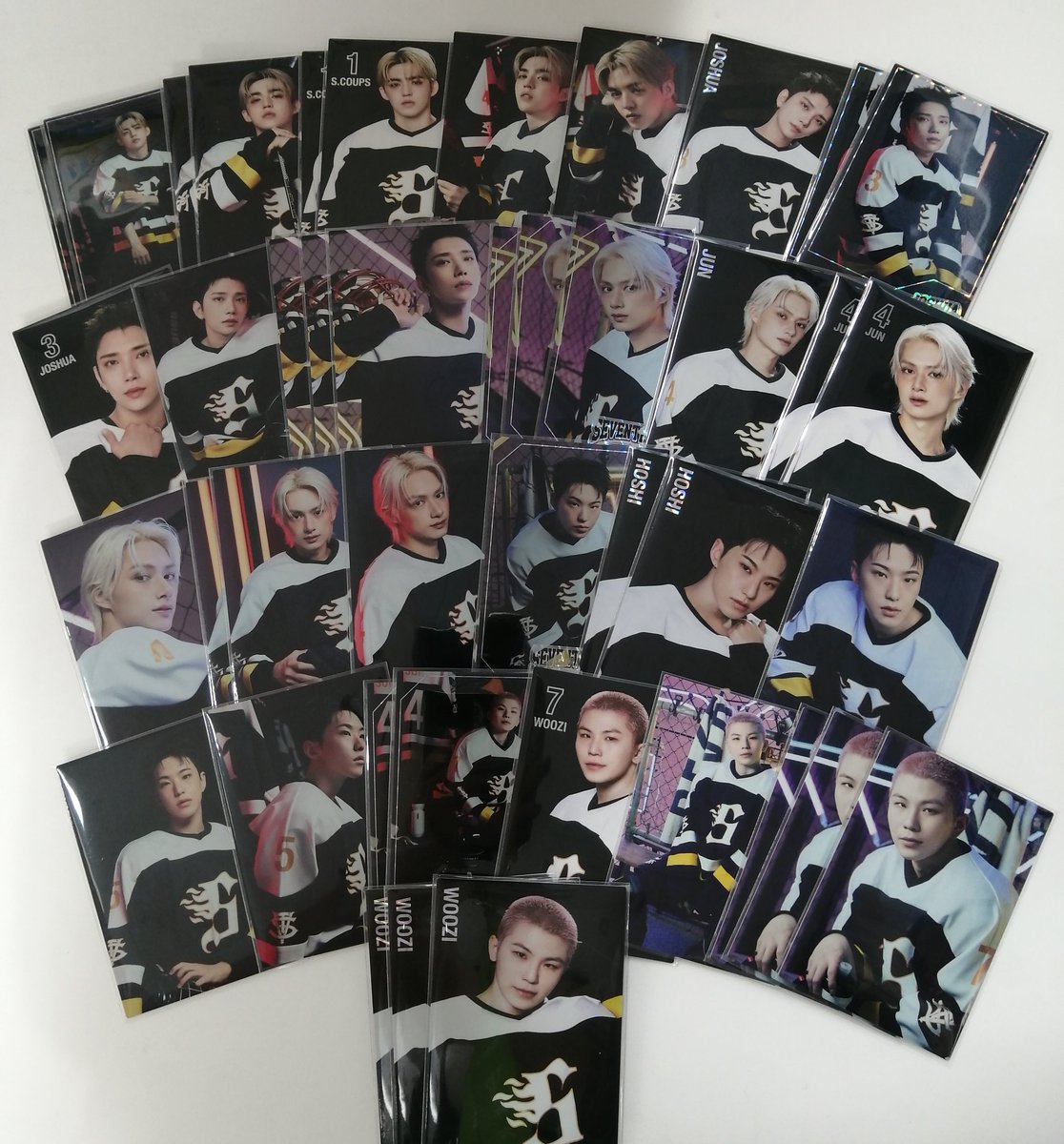 Jun トレカ ガビガビのやつとか、全部埋まるのは日本発売前日です