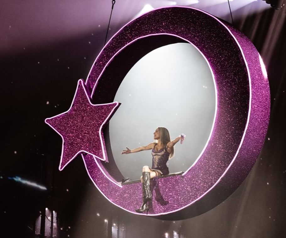 TeffStoessel's tweet photo. “Ahora se que la tierra es el cielo, te quiero, los quiero” 💜🥹 https://t.co/DMm5ikZ7qb