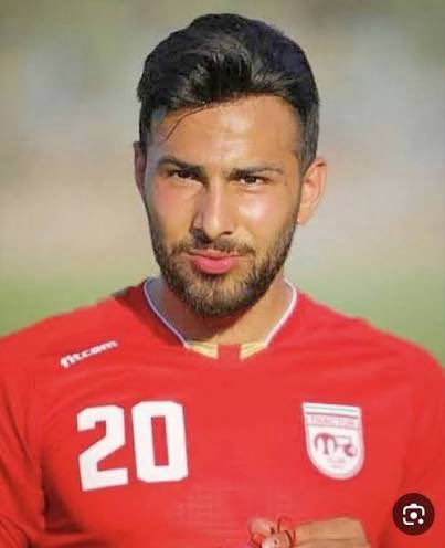 Peyman223's tweet photo. «صدایم باشید! مرا فراموش نکنید!»

۲۶ سال زندان به جرم آزادی‌خواهی.

چطور میشه فراموشت کرد؟

#امیر_نصرآزادانی https://t.co/SuuX7UlwxI