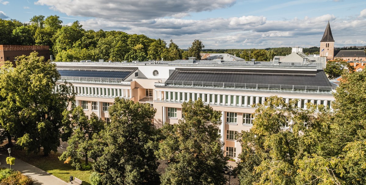 RoofitSolar's tweet photo. 😎 Velario®  solar roofs are designed as part of the building, not an add-on.
Here are examples with Velario® from Norway, Finland, and Estonia: 👇 https://t.co/WWfTtB1ogH
