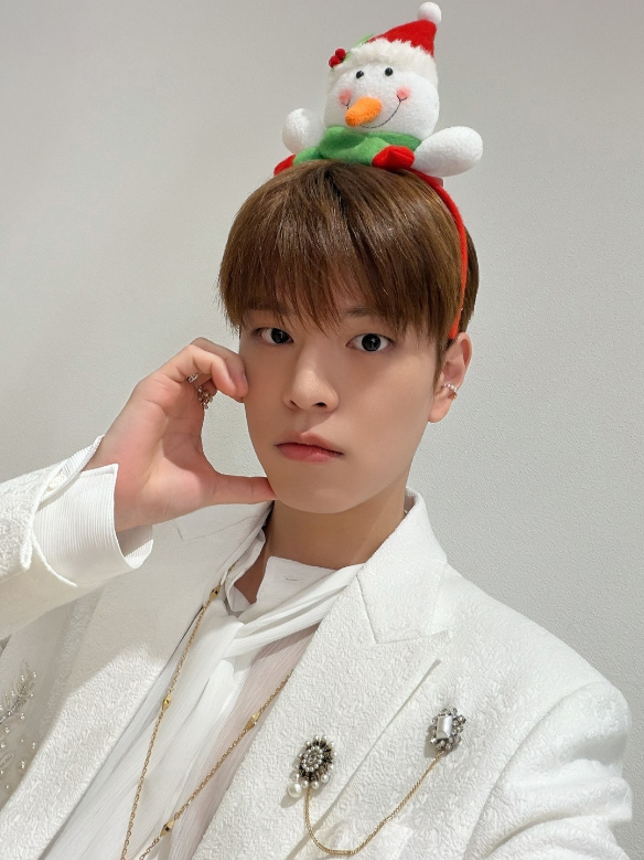 SEUNGM1NE's tweet image. Seungmin's Selca for Holiday countdown Advent Calendar😍😍😍😍