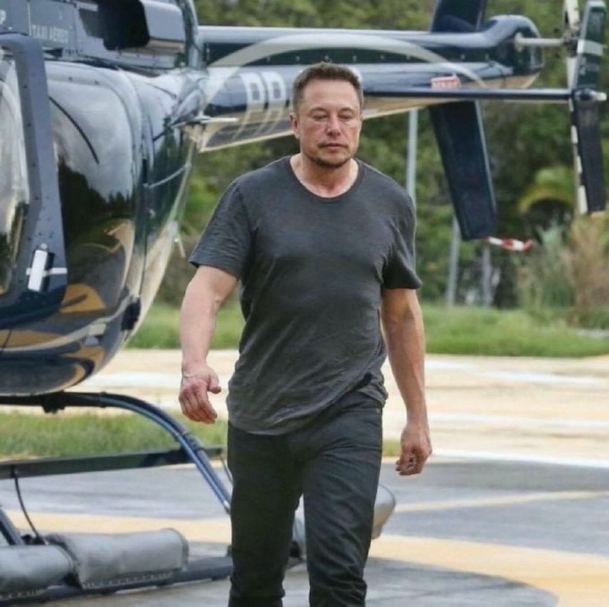 HeartBreak_Han's tweet image. Simple poll. Please be honest! As of today, how much do you still trust this man?

A. 100%
B. 75%
C. 50%
D. 25%
E. 0%