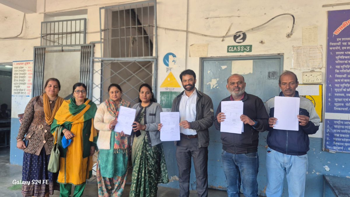 CollectorBhopal's tweet image. भोपाल के 2289 मतदान केंद्रों पर हो रहा है। 
मतदाता सूची प्रारूप प्रकाशन
---
विधानसभा 151 ,नरेला / बूथ  क्रमांक  242,243 मतदाता सूची का वाचन करते #BLOs 
---
आयोग द्वारा घोषित कार्यक्रम अनुसार 23 दिसंबर को प्रारूप मतदाता सूची का प्रारूप प्रकाशन किया जा रहा है।

#SIR #Bhopal