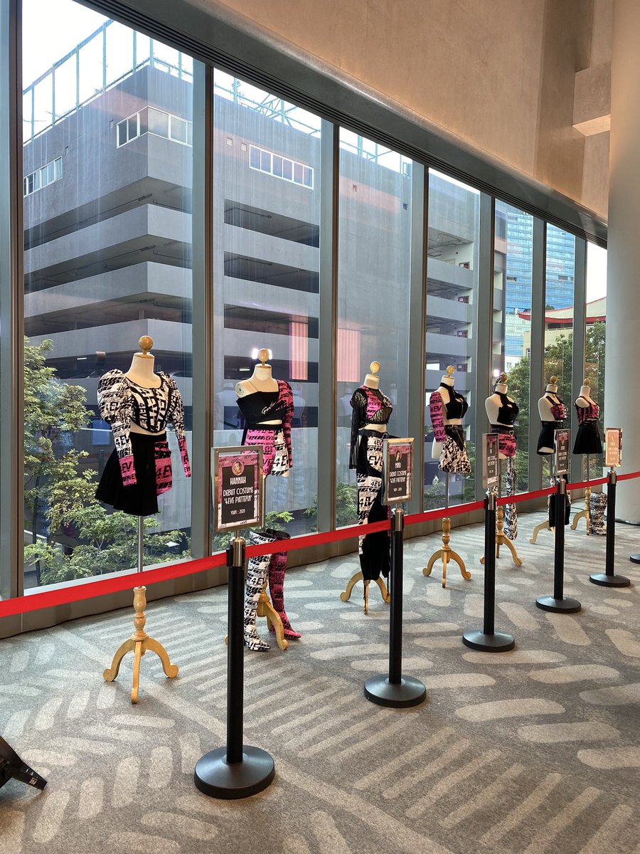 cherylxbloom's tweet photo. ตาแตกมากเอาชุดฟีฟมาโชว์ด้วย  มีชุดเดบิวท์ ชุดคอนแรก ละชุด tokyo domeคืองานจึ้งมากตาแตก 😭🩷

#4EVE5thAnniversary 
#4EVE5thAnniversary_Day
#4EVE https://t.co/5JiGLugUsP