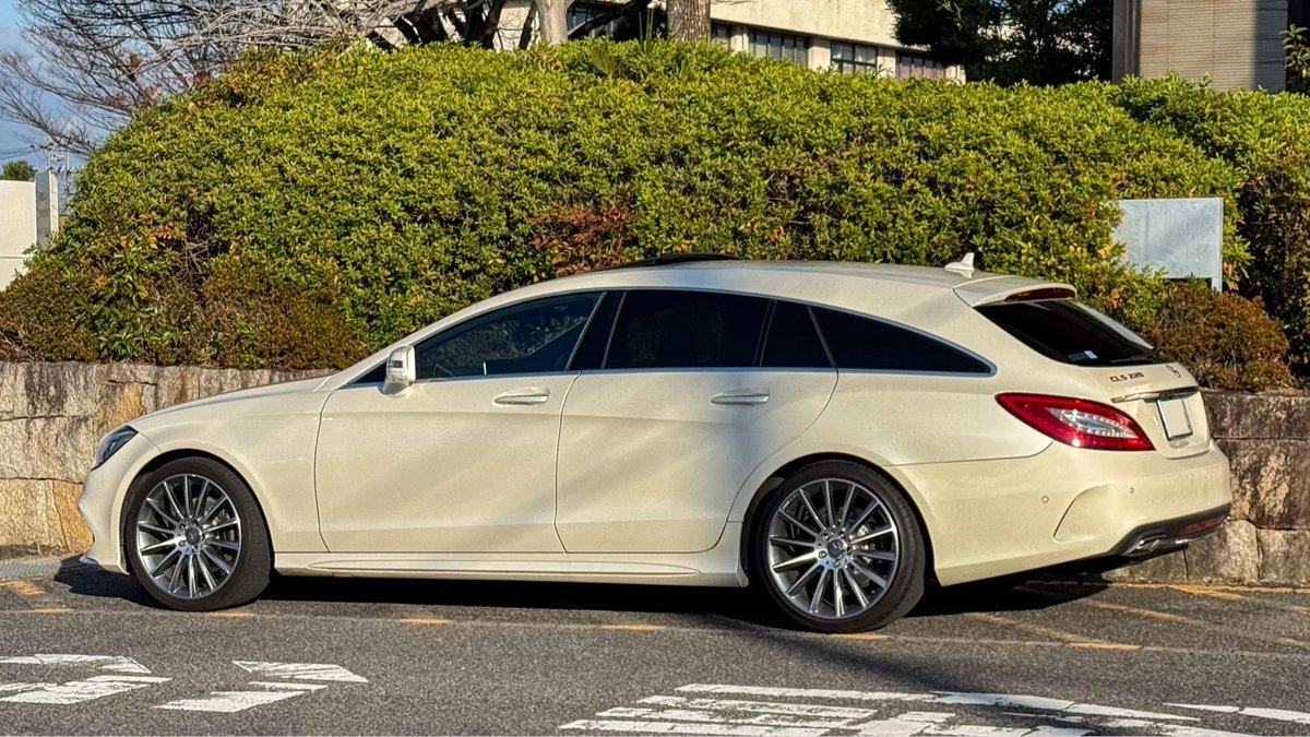 yakara17vx's tweet photo. 買い替えのつもりがただに増車になってしまいましたが、
X218 CLS220d シューティングブレーク買いますた🚗
エンジン縦置きFRワゴン大好き人間としてシカトする訳には行かない1台でした🚗
本当に美しいボディラインですよね😘
同じ足の車3台作ってるので、サクッと作ってちょろっと楽しんで売ります💰 https://t.co/cr7bbN0eVp