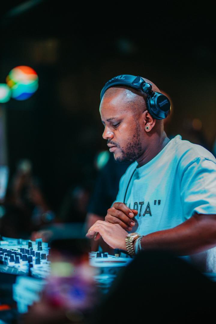 Mugibson's tweet photo. Still not over the epic night that was #KabzaLiveAtMezo 💯🥵

@KabzaDeSmall_ you are HIM! 💯🤏🏾
#MezoAt3 @MezoNoirUG https://t.co/DZpo5sOfmf