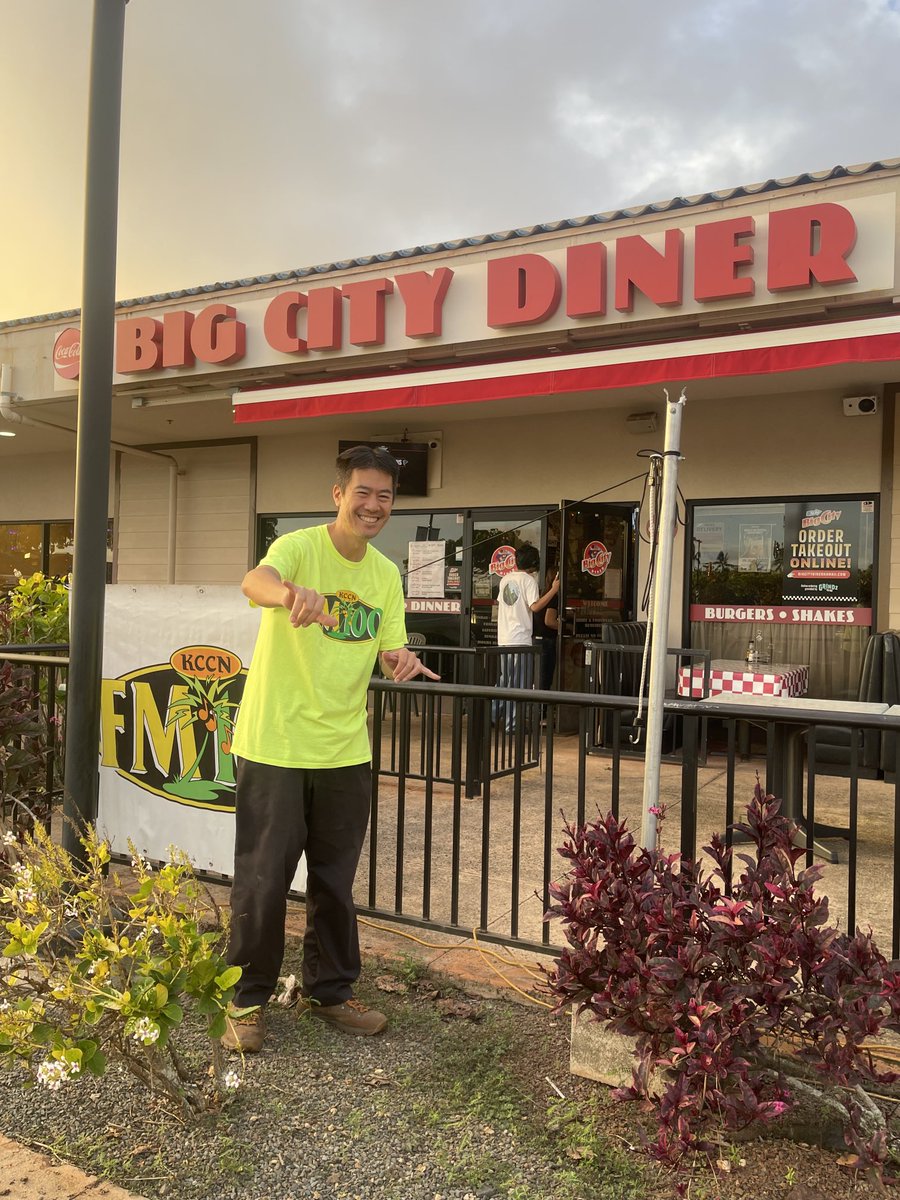 BigCityDiner's tweet photo. PACKED🏠HOUSE🙌TONIGHT for MILLER🍺LITE MONDAY NIGHT🏈 FOOTBALL🥳PARTY = LOTS of WINNERS at @BigCityDiner at @WaipioCenter *NEXT WEEK at KAILUA! ⁦⁦@KailuaNEWS⁩ #Hawaii @KailuainHawaii⁩ #MNF #MillerLite ⁦@c_shimabuku⁩ ⁦@KyleGaldeira⁩ ⁦@DineAndDraught⁩ https://t.co/mJXeOwkMv2