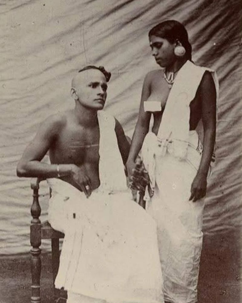 pratyushaINC's tweet photo. She claims the coverless-breast culture of Kerala as her own, yet she does not follow it. However, when someone asks her to follow a fully covered culture, she reacts like a dog. https://t.co/d2CnJSQSy7