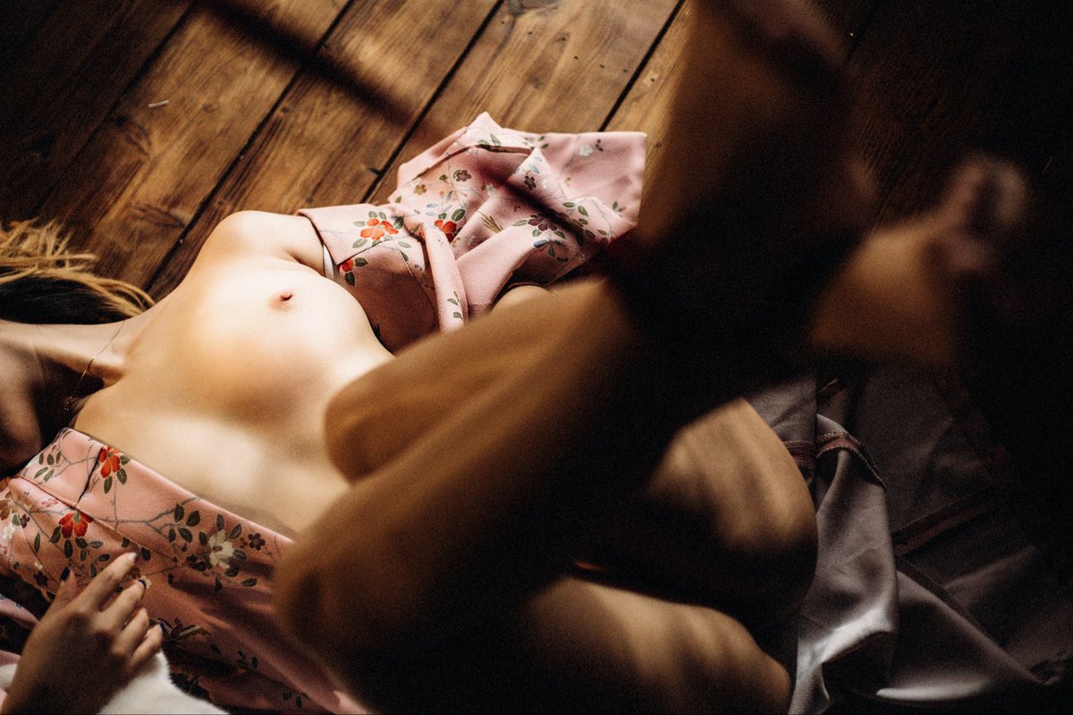 你读过的书，你走过的路，你爱过的人，都会藏在你的气质里。

摄影：<a href="/smap992000/">伪文艺大叔</a>
推广：  <a href="/Fengsiyuan/">Mr.死因</a> <a href="/tbzt2024/">推波助臀（接投稿）</a> <a href="/wqganenshi_/">有稿投😁</a> <a href="/007share/">007𝕏🟡（转推版）</a>