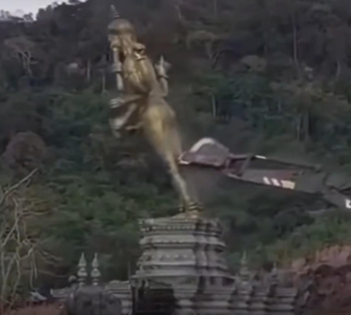 VSReddy_MP's tweet image. Destroying a Hindu deity’s statue under the pretext of a border dispute is unacceptable. Whether placed by Cambodia or not, attacking faith and heritage only exposes intolerance.
Both Thailand and Cambodia are Buddhist nations, yet history records repeated persecution of Hindu…