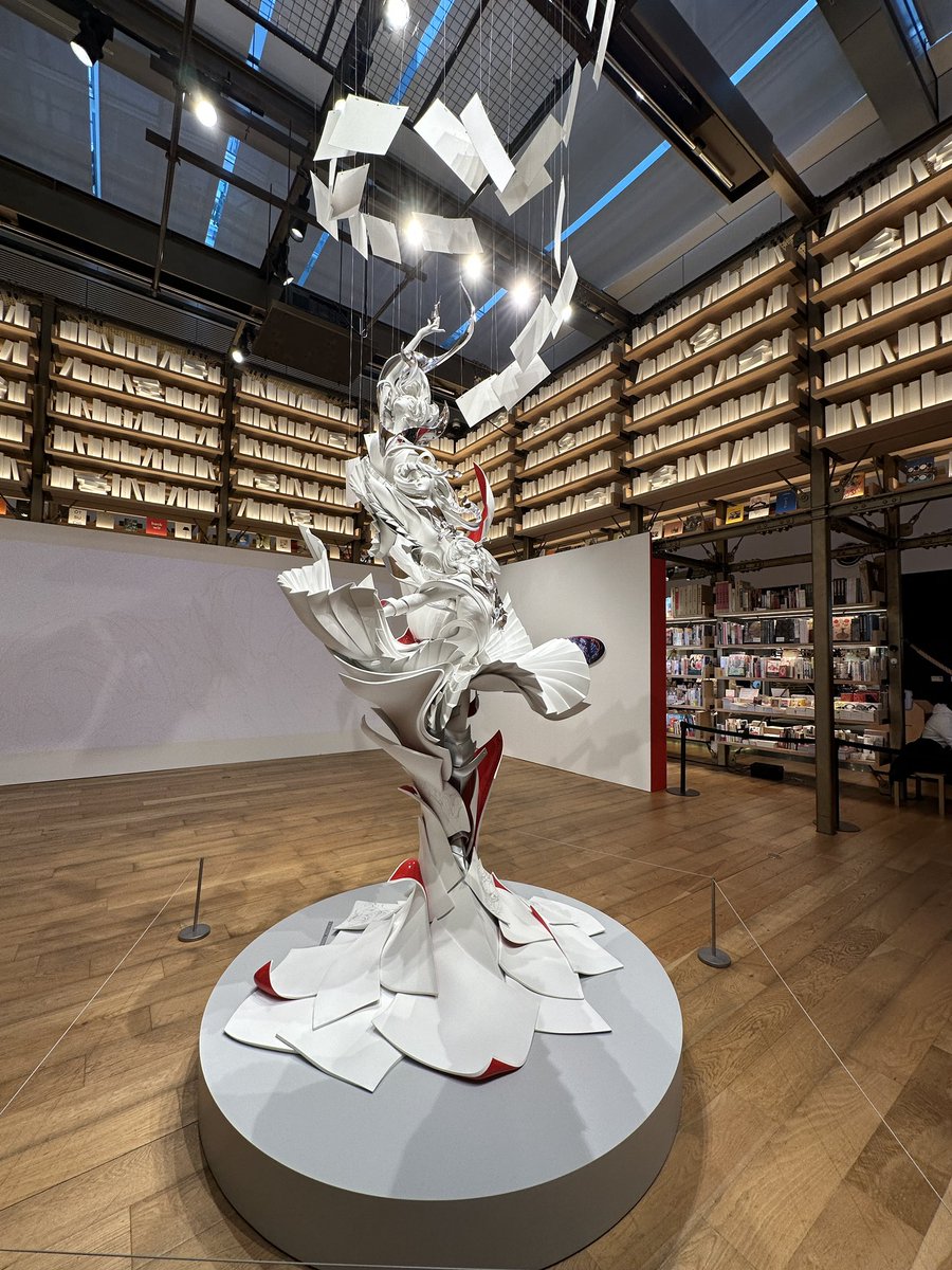 MarronMain's tweet image. GINZA SIXの米山舞さん個展見てきましたー！
アニメーションも、立体作品もあって素晴らしかった…!!!
 #arc_YONEYAMAI