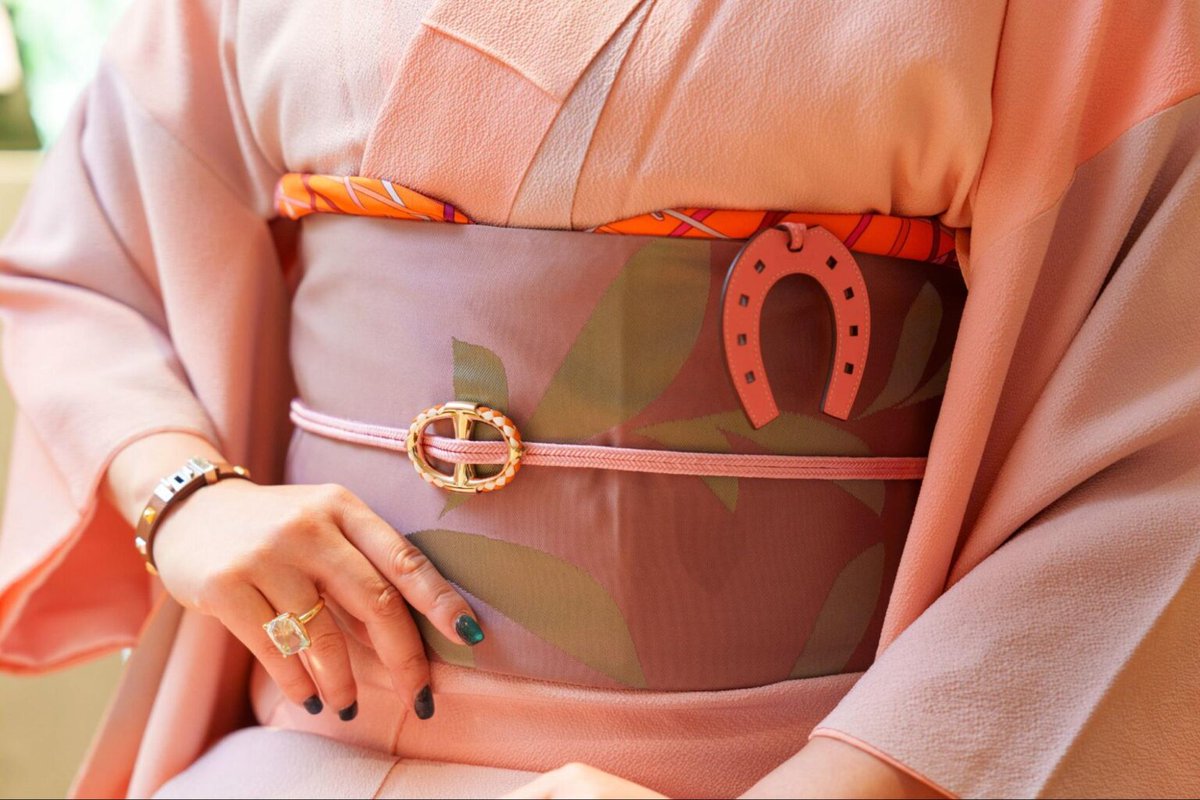 『エルメス』×着物―スカーフ“カレ”を主役に

✨きものと【new!】
「きものとラグジュアリーの交差点」vol.3
kimonoichiba.com/media/column/1…

<a href="/Kimono_ichiba/">京都きもの市場</a>
#きものと
#京都きもの市場