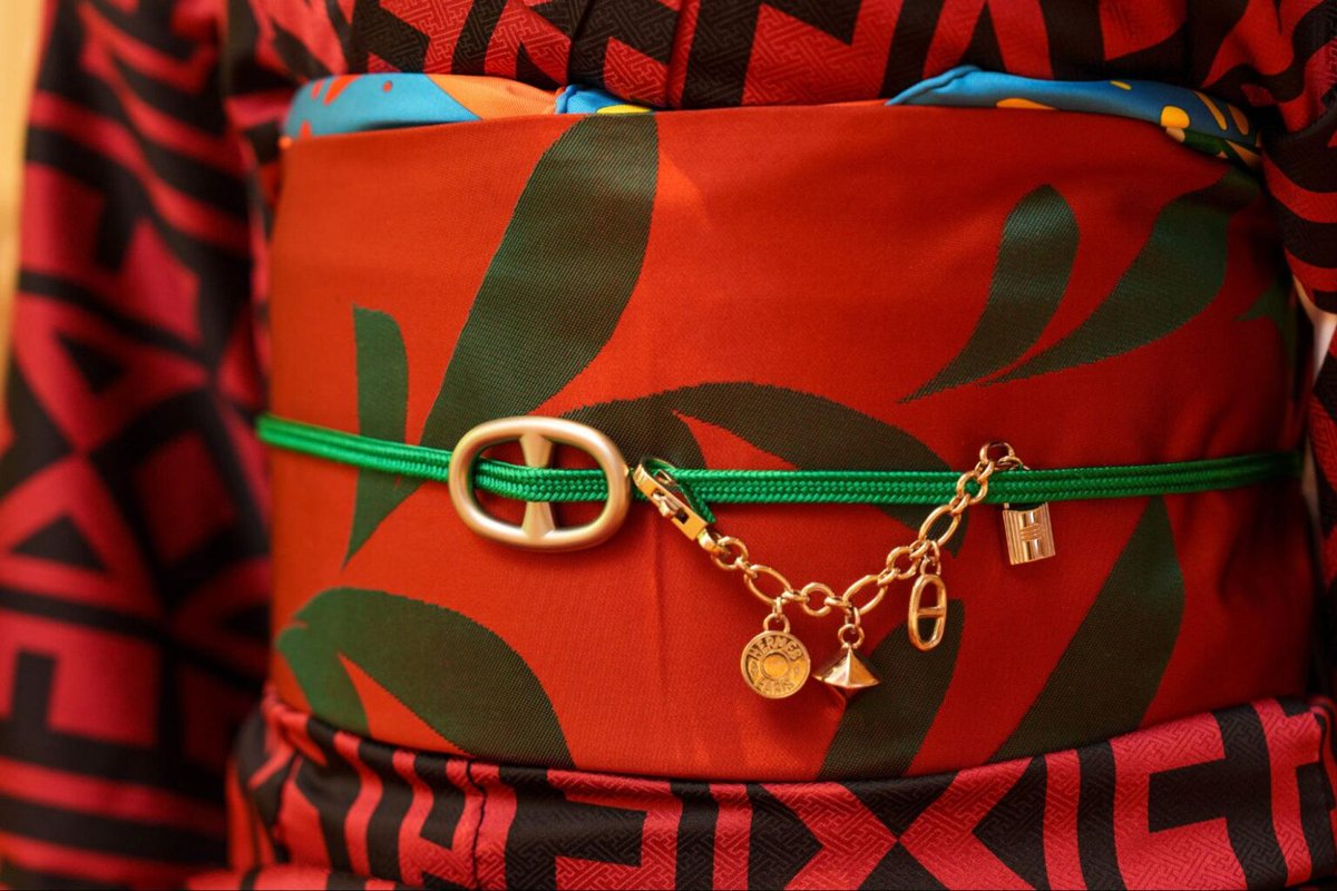 『エルメス』×着物―スカーフ“カレ”を主役に

✨きものと【new!】
「きものとラグジュアリーの交差点」vol.3
kimonoichiba.com/media/column/1…

<a href="/Kimono_ichiba/">京都きもの市場</a>
#きものと
#京都きもの市場