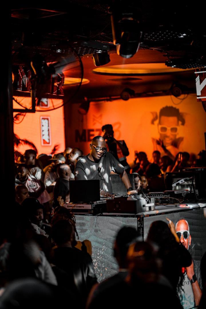 Mugibson's tweet photo. That @djspinnyug X @KabzaDeSmall_ set combo at #KabzaLiveAtMezo #MezoAt3 was such an incredible mashup. 

More than a time was had! 🐐🐐 @MezoNoirUG https://t.co/HbOLXko6bO