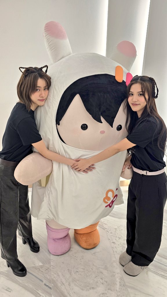 any_GMMTV's tweet image. หนูชื่อเอนี่ คนซ้ายมีมี่ คนขวานีนี่ บุบพะการีหนูเองงับ