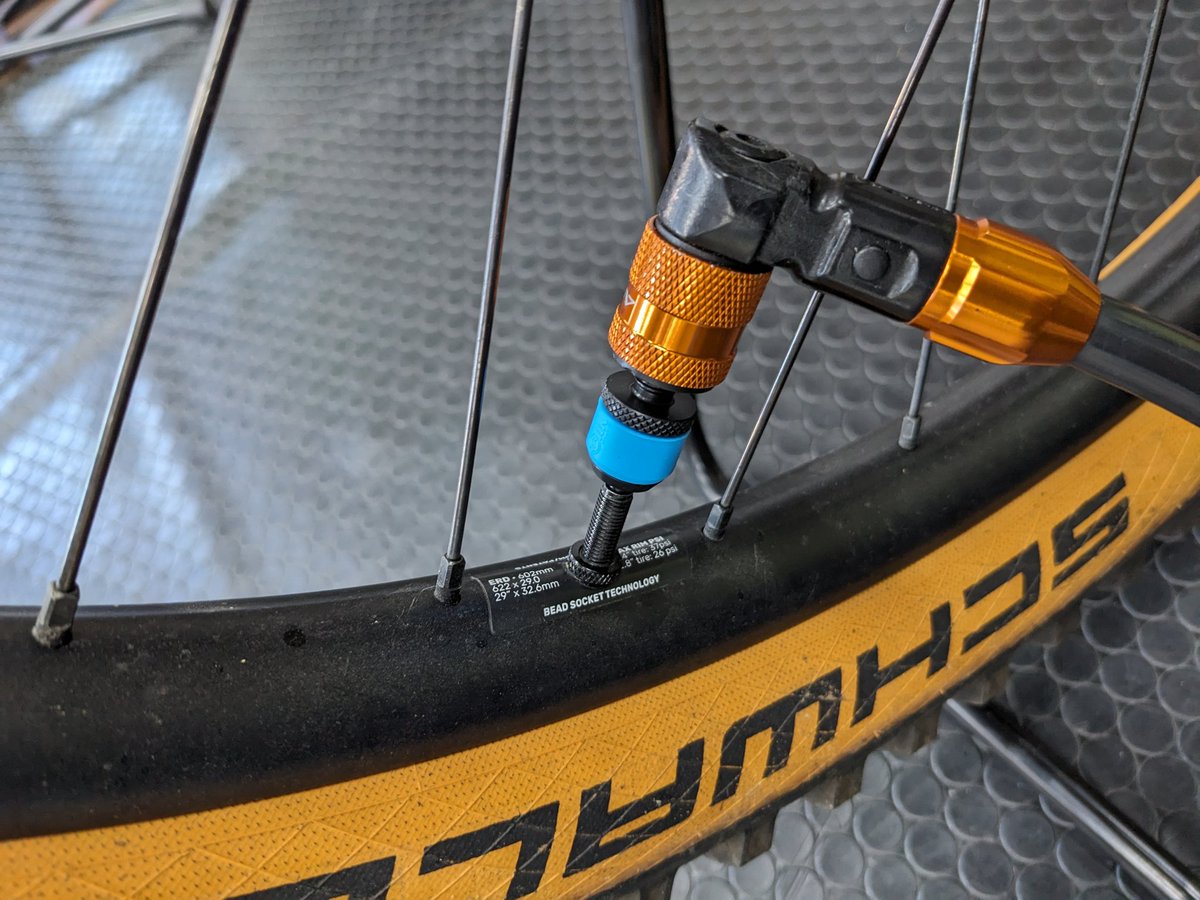 seo_HM2's tweet photo. 自転車屋になって29年弱、一体どれだけのバルブコアを開け締めしたことだろう…これは革命だよ👍
#クリックバルブ
#CLIKVALVE https://t.co/panuJZGQLD