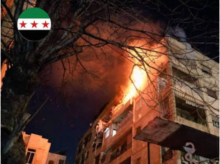 #حلب
📌قبل حرب الأسد على سوريا كان عدد المسيحيين في مدينة حلب 250 ألف نسمة
مات من مات وهاجر من هاجر، ولم
يبقى منهم اليوم إلّا 25 ألف مسيحي  يعيشون تحت حماية الدولة

على ما يبدو مظلوم عبدي حابب يكمّل عللي بقيوا

📌حلب تحترق للمرة الثانية
الأولى على يد الأسد
والثانية على يد قسد