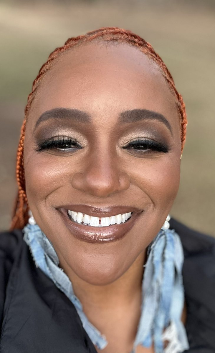 Eshesmiles's tweet image. Here’s to 51! 🎈🎂
Grateful to God for another year of LIFE. I’m just getting started—on a PURPOSE mission. Proud of my growth, healing, accountability &amp;amp; joy. Thankful for my daughter, Nandi &amp;amp; Tash LaRae for celebrating me.
51… let’s get it! 🙌🏽✨
#ElevationTime #NextLevel