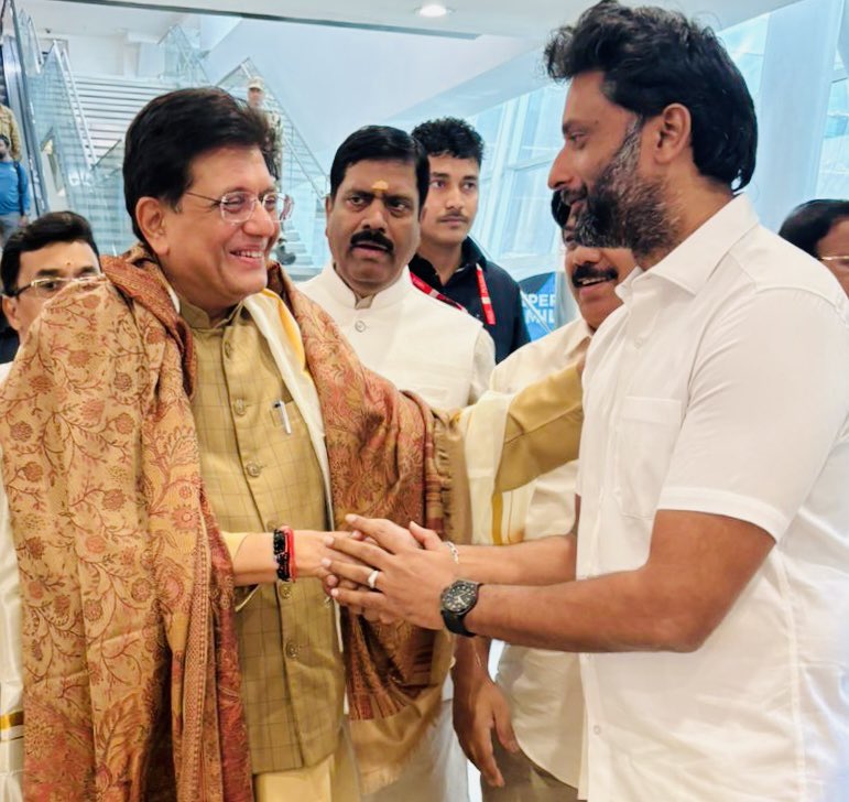 VinojBJP's tweet image. Welcomed Shri @PiyushGoyal at Chennai on his maiden visit as election in charge 2026. A Mega alliance which will bring the @arivalayam down to its knees will happen. A rout and good governance of NDA for TN will be reality. @EPSTamilNadu @AmitShah @blsanthosh