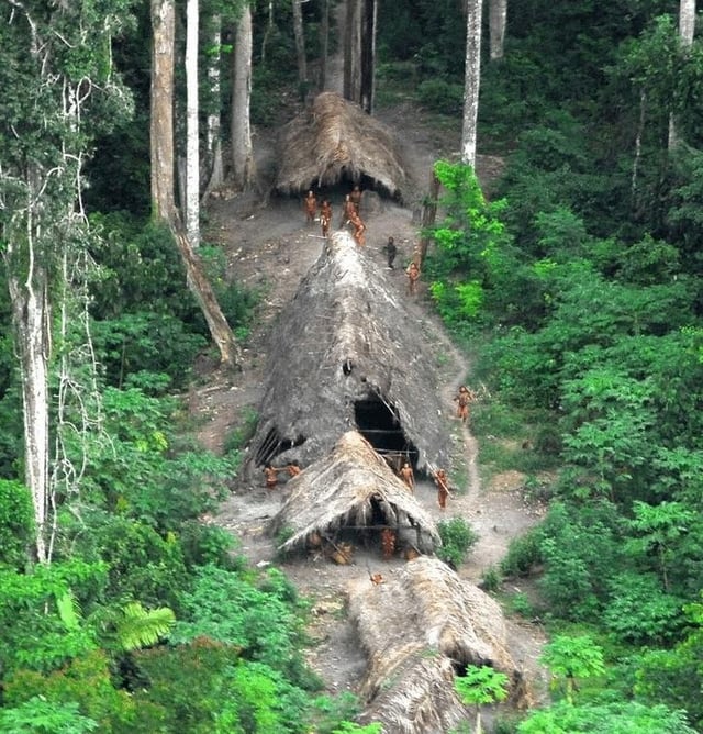 maniaUFO's tweet image. Tribes that have never had contact with civilization are being filmed by drones in the Amazon.📸📸📸