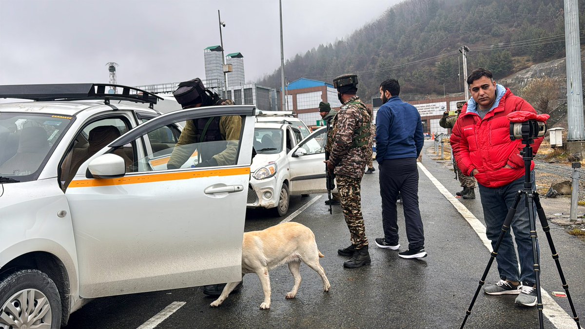 rohil_bashir's tweet photo. On the directions of SSP @policekulgam Anayat Ali Chowdhary Kulgam police have intensified searches at Nuvyug tunnel, Particularly vehicles coming from Jammu are being checked properly,high tech surveillance being used by Kulgam police after high alert was sounded in Jammu region https://t.co/DDsqmudpKE