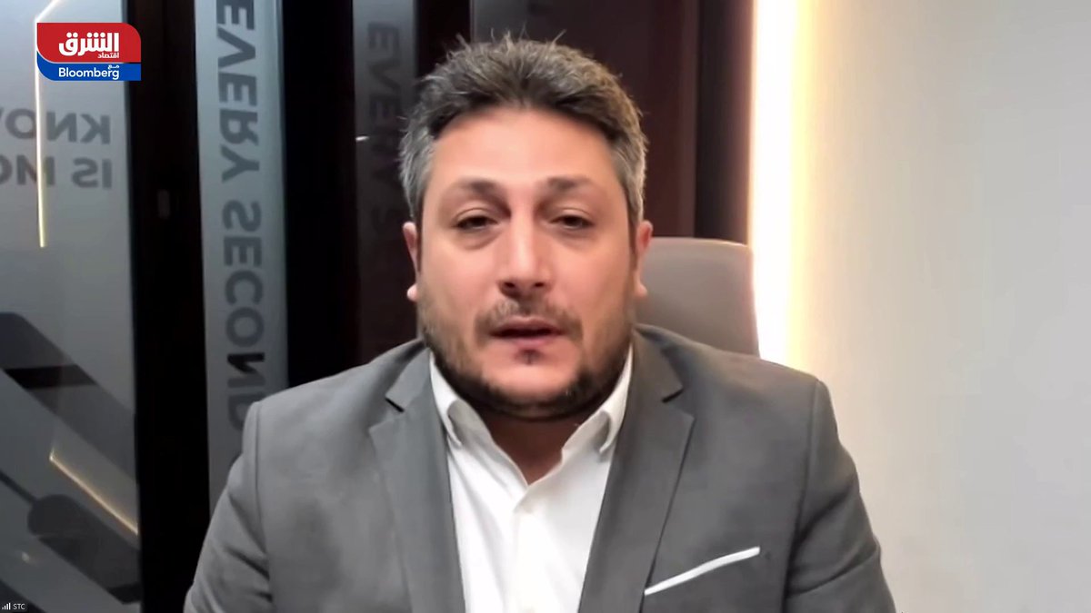 الذهب يواصل تحطيم الأرقام القياسية بدعم توقعات خفض الفائدة وضعف البيانات الاقتصادية الأميركية. استراتيجي الأسواق في RG Capital، سعود الرحبي: تراجع بيانات التضخم الأميركية عزز توقعات خفض الفائدة للعام المقبل - التوترات الجيوسياسية، ومنها التوتر بين الولايات المتحدة وفنزويلا، ساهمت في دعم الطلب على الذهب كملاذ آمن. samiasalehh 