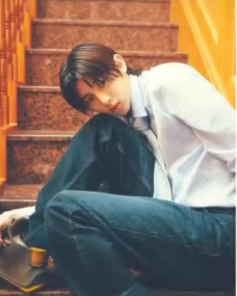 huecortis's tweet photo. JUHOON LOOKS SO GOOD https://t.co/ckoKzQaSeu