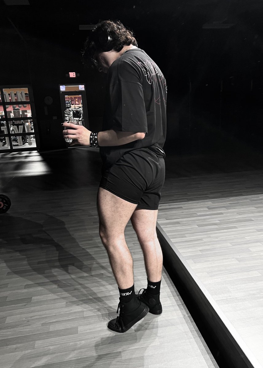 carlosxgymcore's tweet photo. Legs ༒ #legs #glutes #gym #gymcore #carlosxgymcore #darkaesthetics https://t.co/GomHtPkdfX