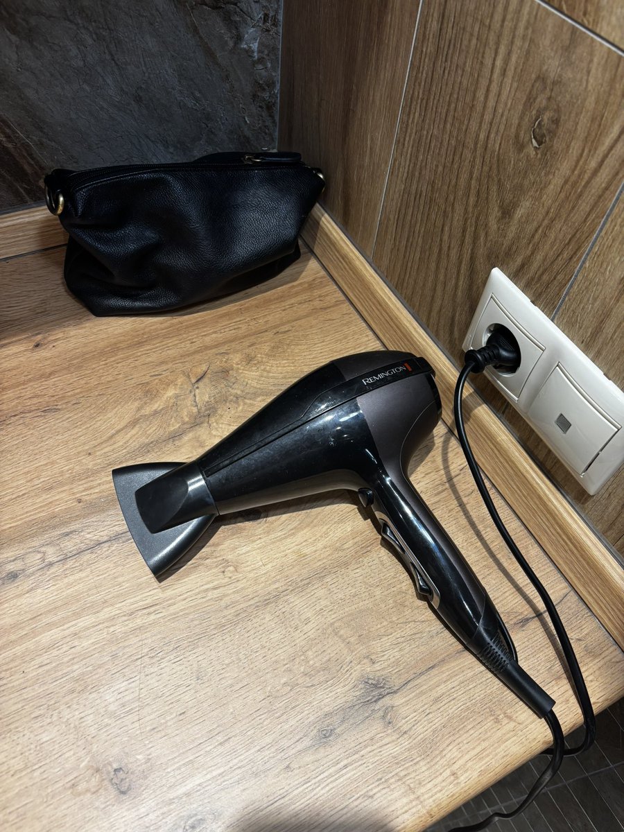 vikis_kis's tweet image. уже несколько лет я каждое утро захожу в ванную после моего мч и молча делаю это: