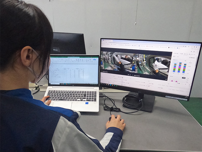 SUZUKI_JP_PR's tweet photo. 🚗スズキの工場にAIが仲間入り！
「Ollo Factory」で作業ミスをリアルタイム検知✨
品質も効率もレベルUP💡
スマートファクトリーで未来のものづくりへ👉https://t.co/eZy11YIV6l
#Suzuki #AI革命 #ものづくり #スマートファクトリー https://t.co/l2DaGQ3BsA