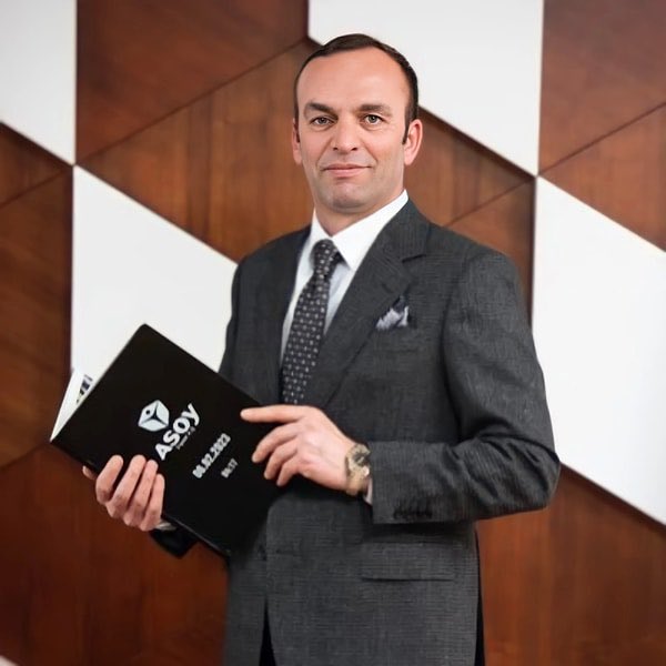 solcugazete60's tweet image. İBB dosyasında bir savcının, “itirafçı” olan Adem Soytekin’in el konulan hesabından “nafaka ödemesi” kapsamında 120 milyon 955 bin TL çıkarmasına izin verdiği ortaya çıktı.

(Furkan Karabay)