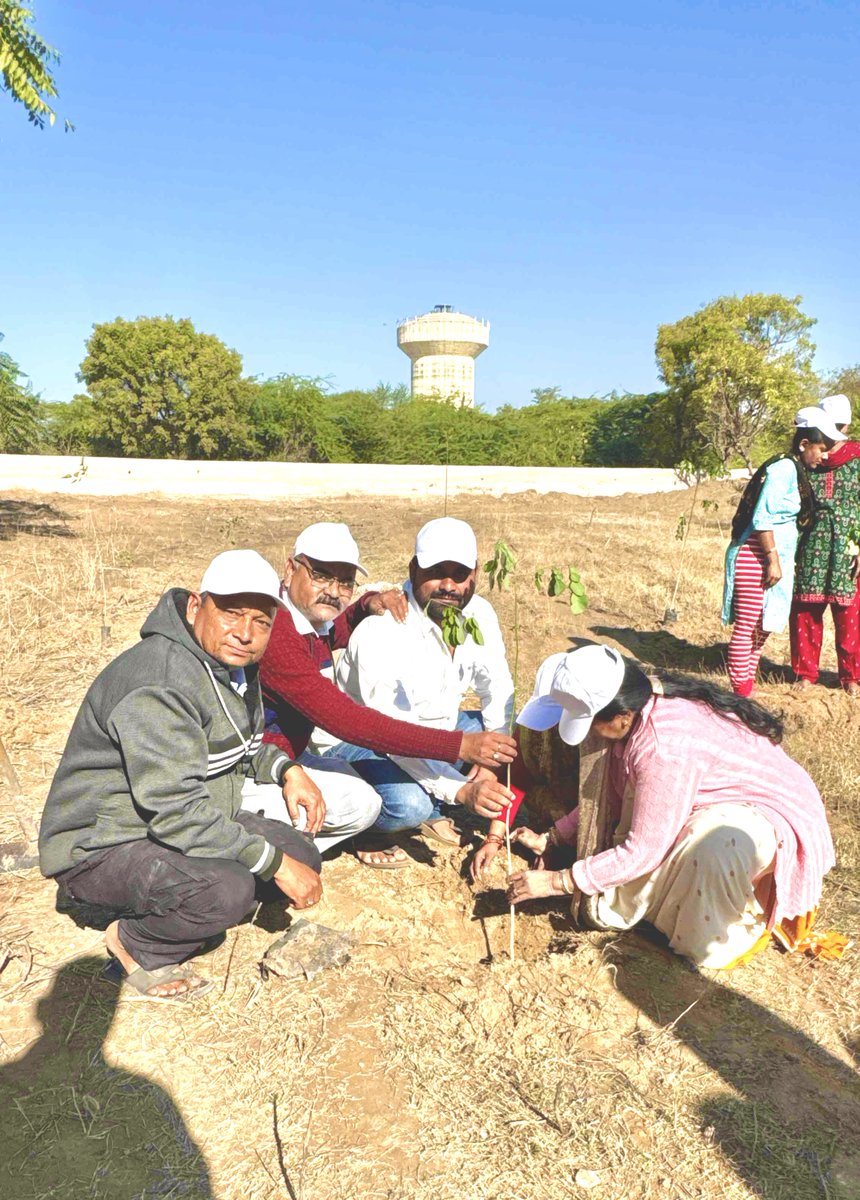 ગુજરાત શહેરી આજીવિકા મિશન અંતર્ગત ભારત સરકાર દ્વારા ચાલતા અમૃત ૨.૦ અંતર્ગત " WOMEN FOR TREES CAMPAIGN " લાગુ કરવામાં આવેલ છે. જેમાં સ્વ-સહાય જૂથો(SHG's) દ્વારા વૃક્ષો ઉગાડવામાં આવ્યા હતા.<a href="/gujuran/">Chinmay Gujuran</a>