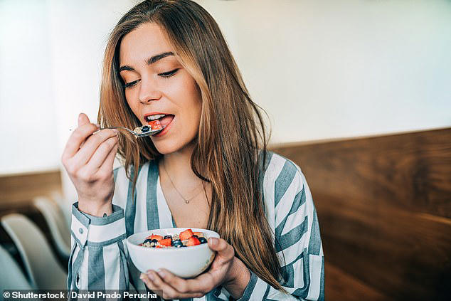 shawnvenasse's tweet photo. Dietitian reveals the exact time to eat breakfast if you want to be healthy https://t.co/gOmQrUETVQ https://t.co/LMWPEZfG8r