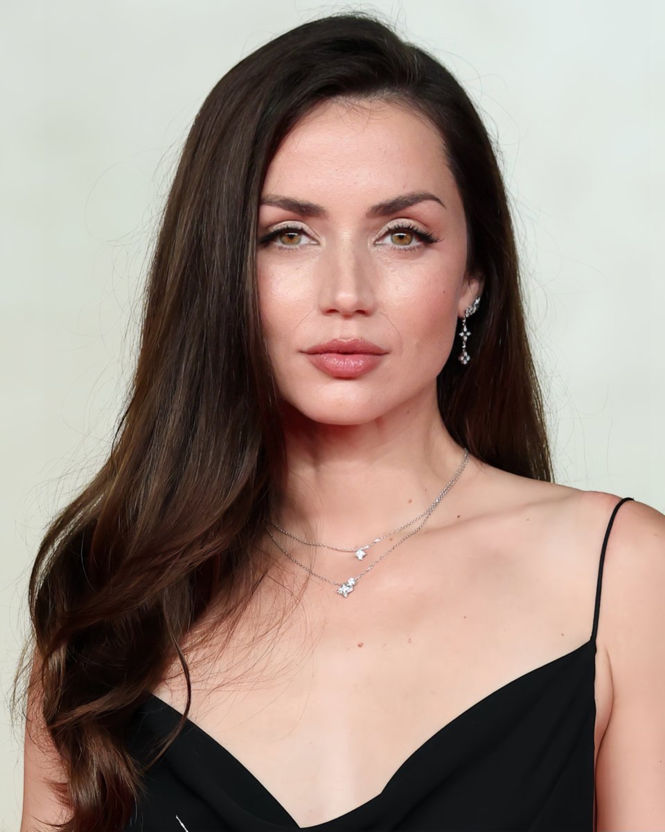 hourlydearmas's tweet image. her face card