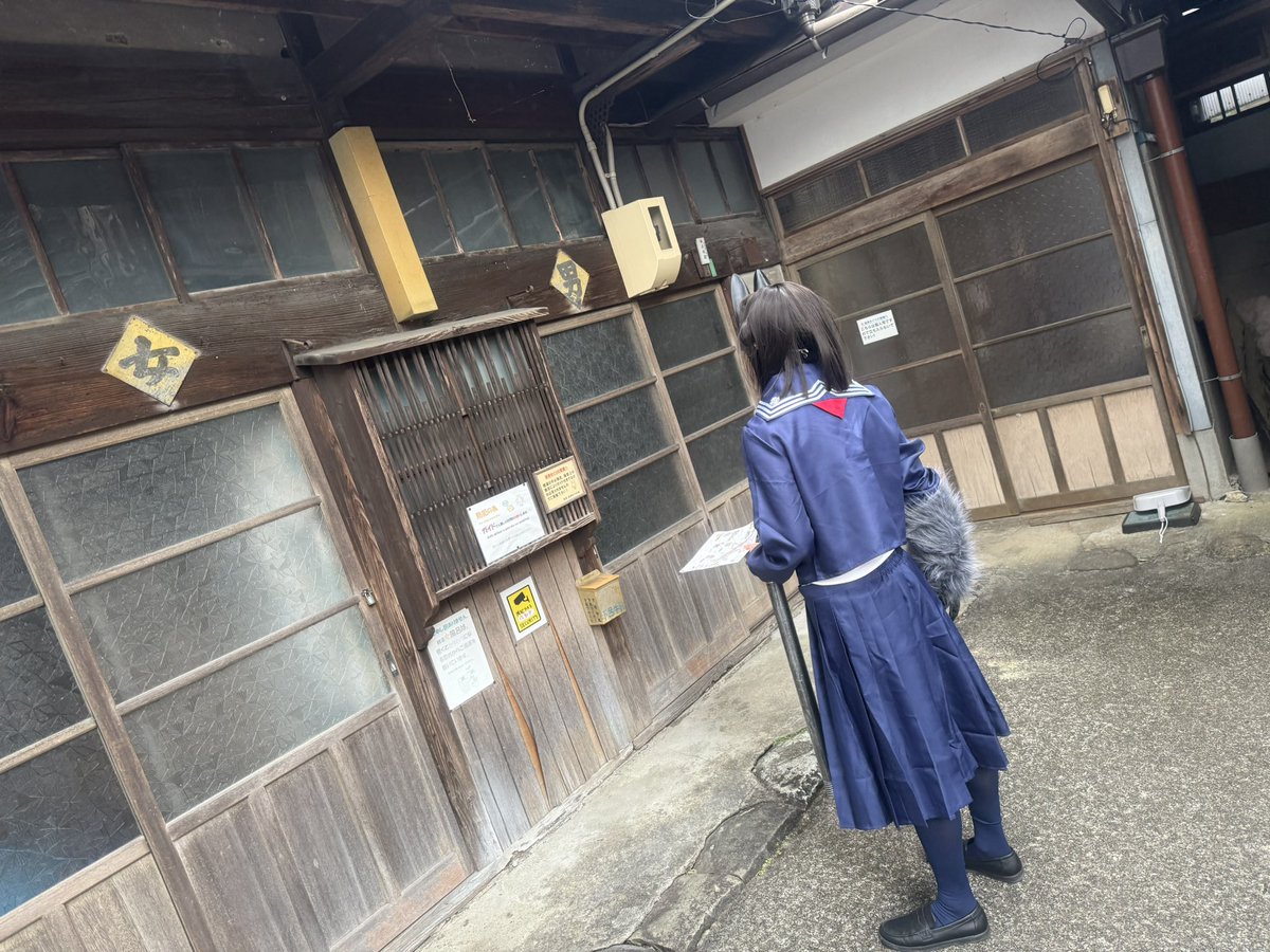 hibitti's tweet photo. 女子高生(41)とサイレントヒルFの聖地巡礼 https://t.co/ROLoi5zt7T