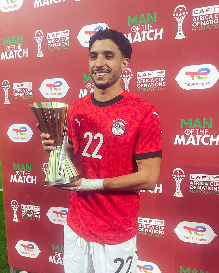 عمر مرموش يحصد جائزة أفضل لاعب 