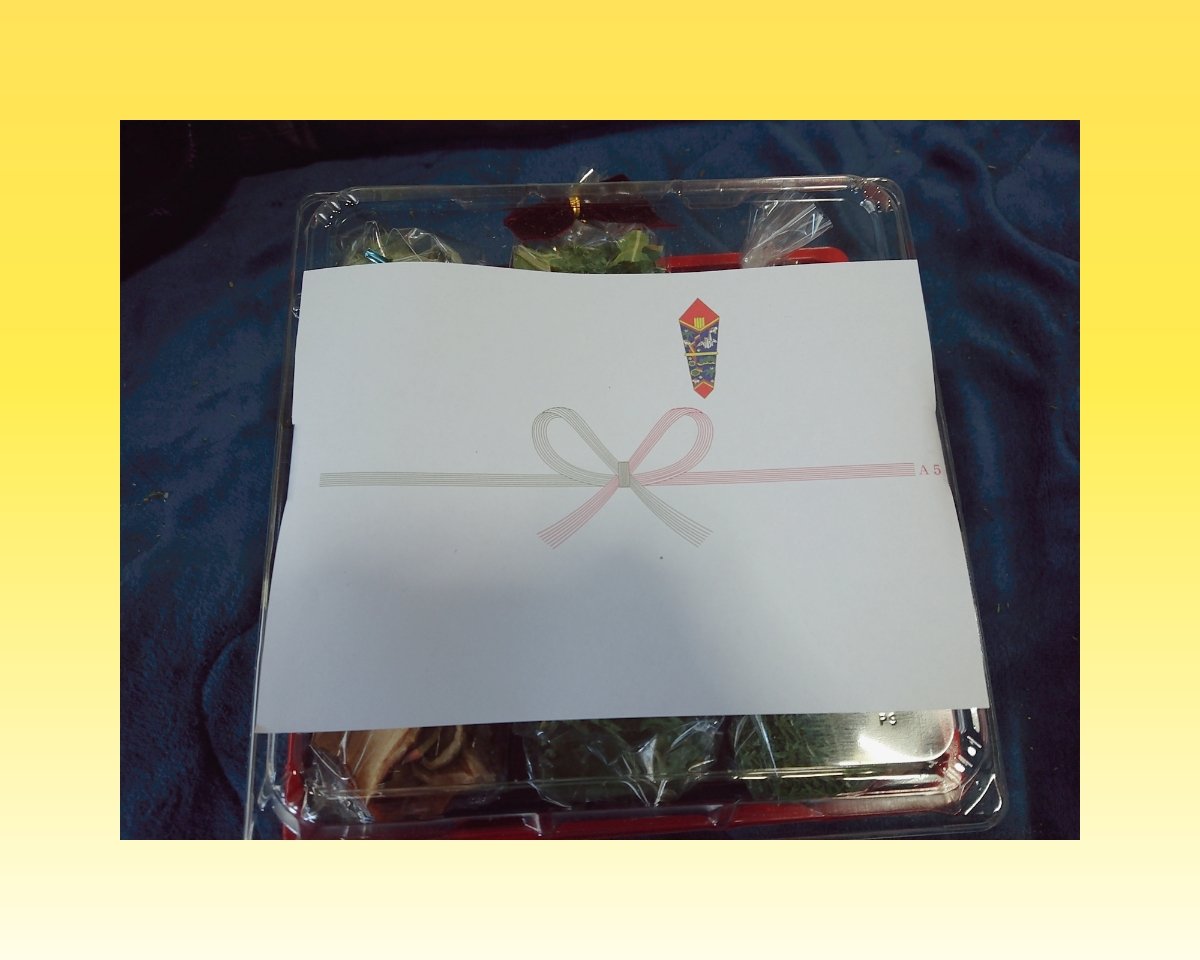 うさ福からのお知らせ✨
本日19時頃よりおせちとオードブル販売します🐰
うさぎのおみくじ付き福袋は元旦より発売予定です😊