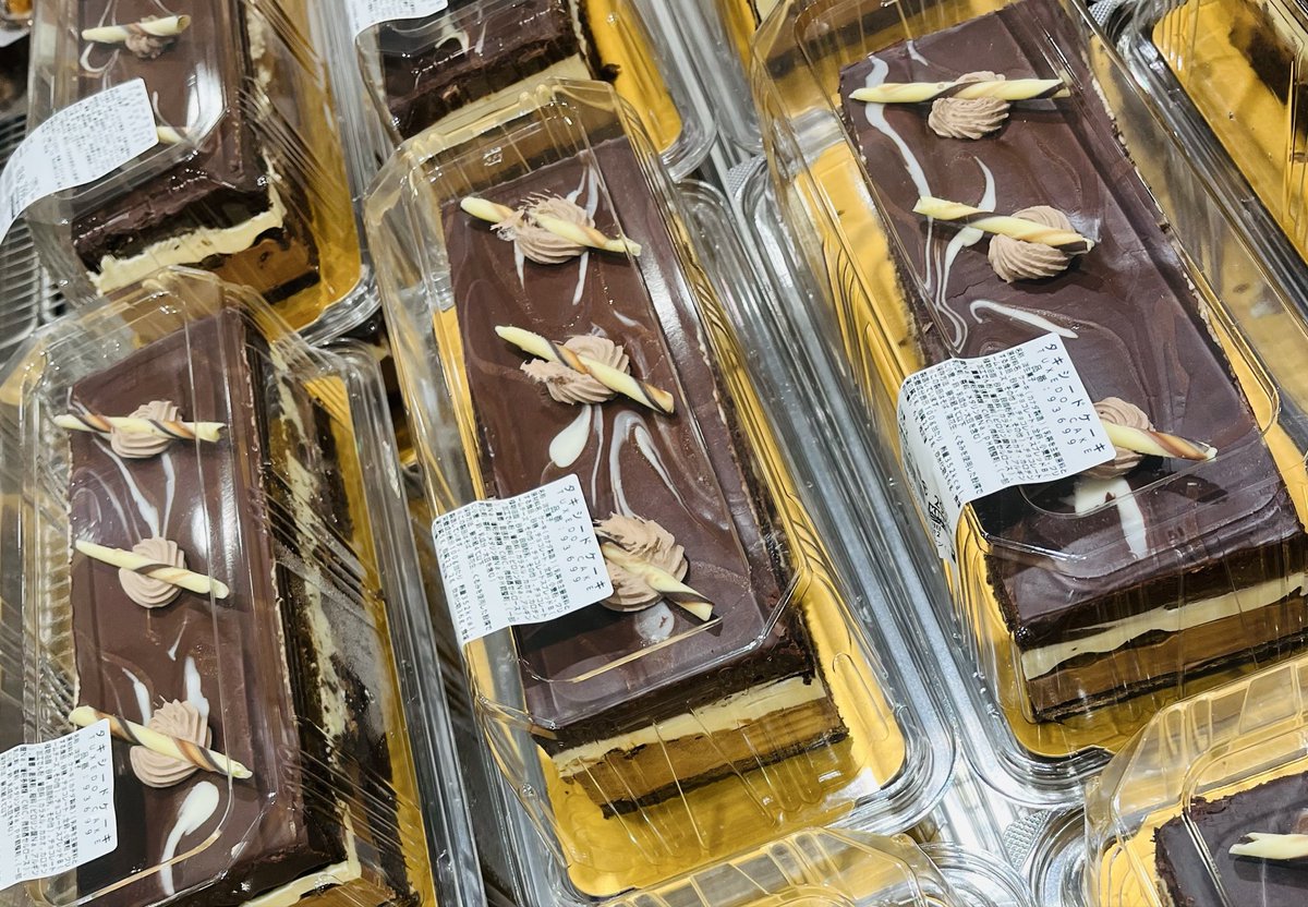 今年オープンしてからたくさんお世話になりました、コストコ南アルプス✨
気になっていたチョコレートケーキを買うために、父とコストコデート(笑)🎄
#コストコ南アルプス
#タキシードケーキ
#はなきんえみり