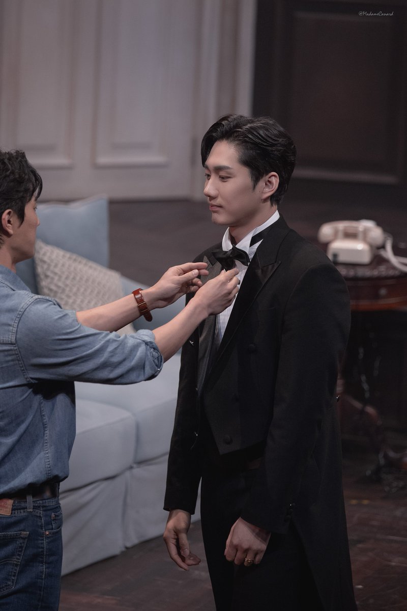 연극 보이즈 인 더 밴드 무대인사 · 커튼콜
251120

앨런 役 이예준
#이예준

🐧